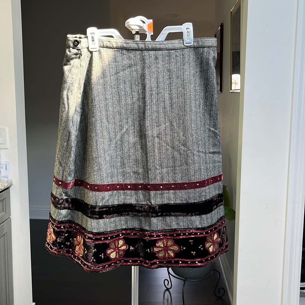 Monroe and Main Tweed Appliqué Skirt Size 16